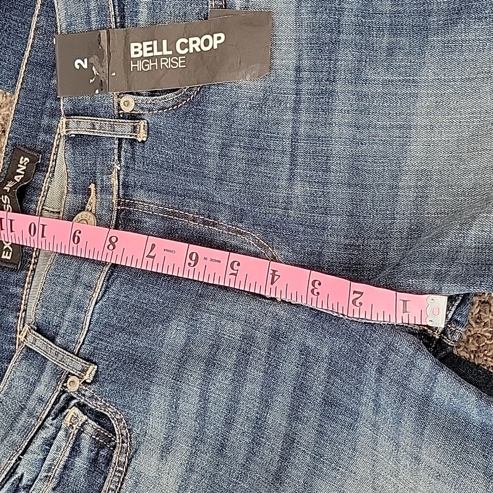 Women's Express Bell Crop High Rise - Picture 4 of 10